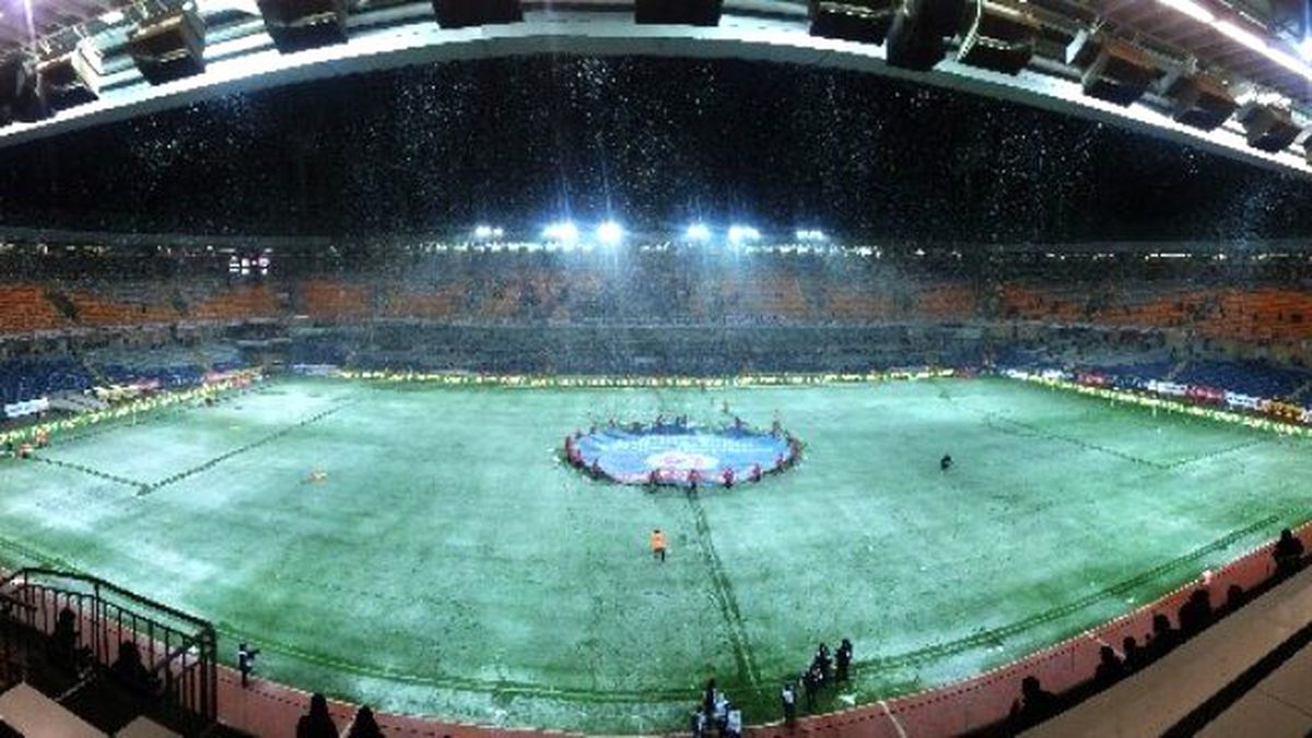 Fatih Terim Stadyumu Karla Kaplandı