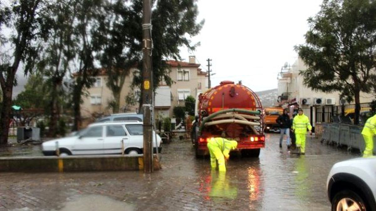 Foça\'da Su Baskınları