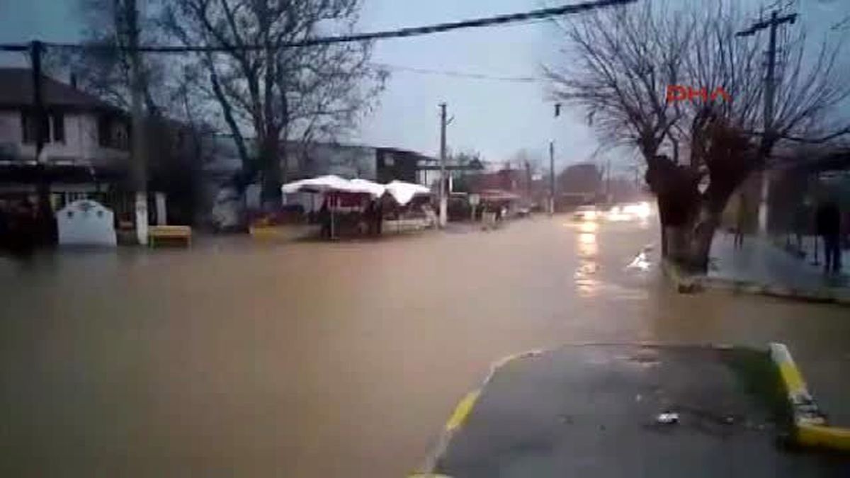 Sağanak Yağış İzmir Bayındır'ı Esir Aldı