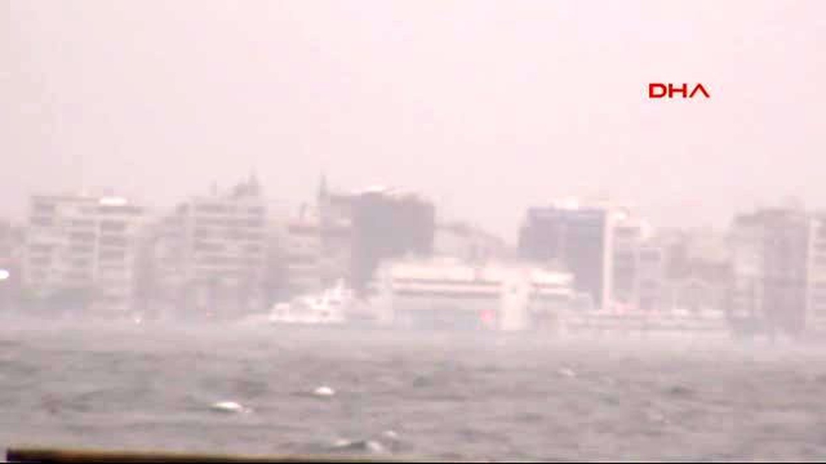 İzmir - Fırtına ve Yağmur İzmir\'i Vurdu