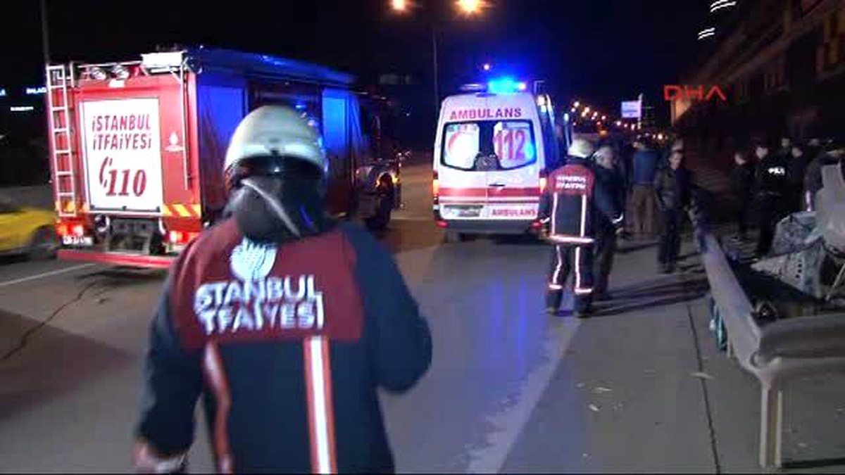 Kadıköy\'de Otomobil Bariyerlere Girdi: 1 Ölü, 1 Yaralı