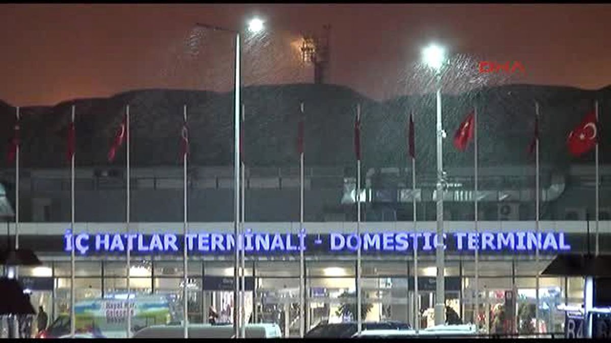 Kar Nedeniyle Yarın ve Salı Günü 369 Uçak Seferi İptal...
