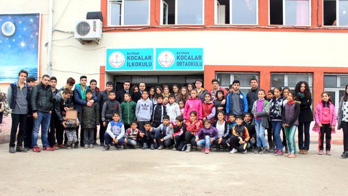 Kolej Öğrencilerinden Köy Okuluna Yardım