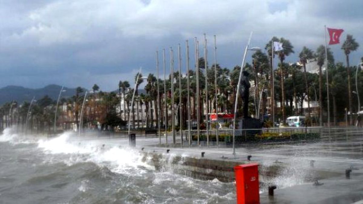 Marmaris\'te Şiddetli Lodos