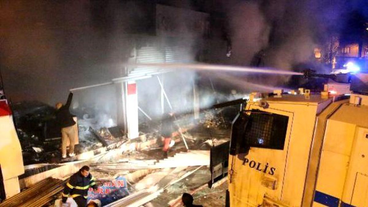 Nusaybin\'deki Tekstil Deposu Yangınını İtfaiye ve Toma Birlikte Söndürdü