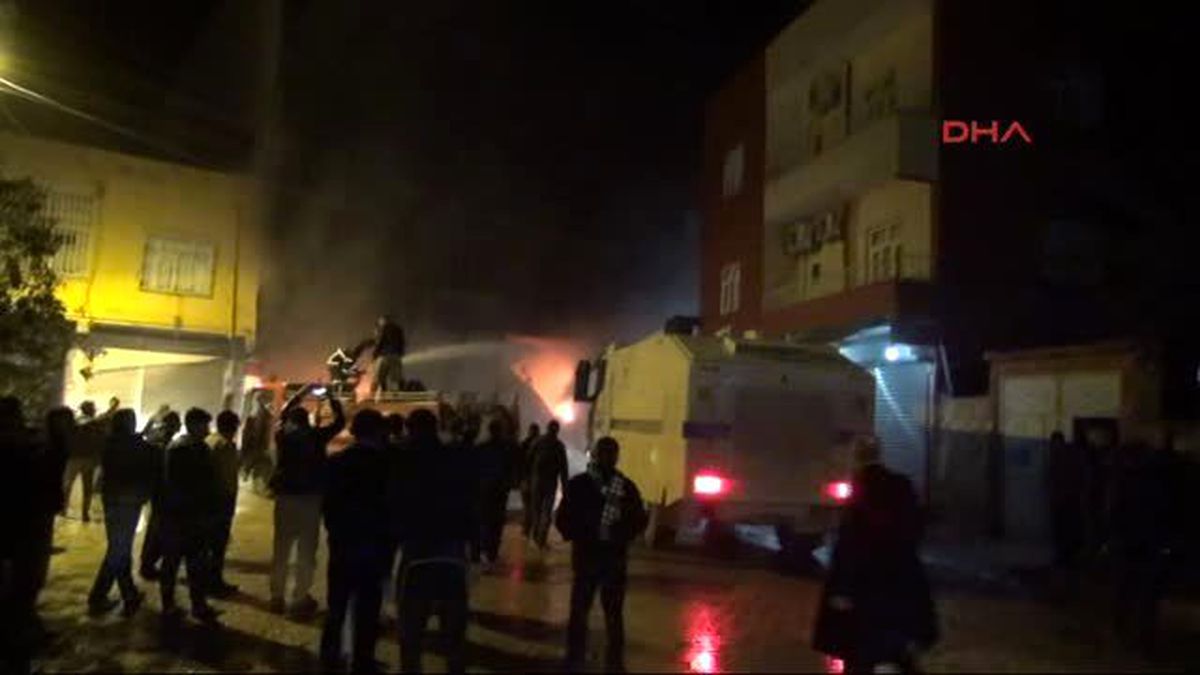 Nusaybin\'deki Yangıda İtfaiye ve Toma Birlikte Müdahale Etti