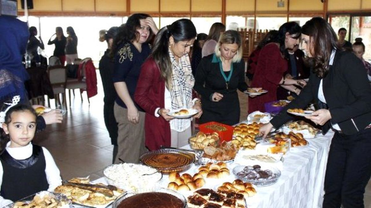 Polis Eşleri Dayanışma Yemeğinde Buluştu