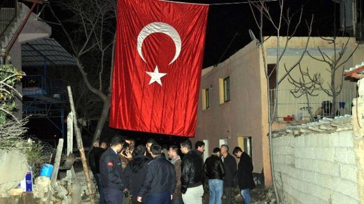 Şehidin Adana\'daki Baba Ocağına Ateş Düştü