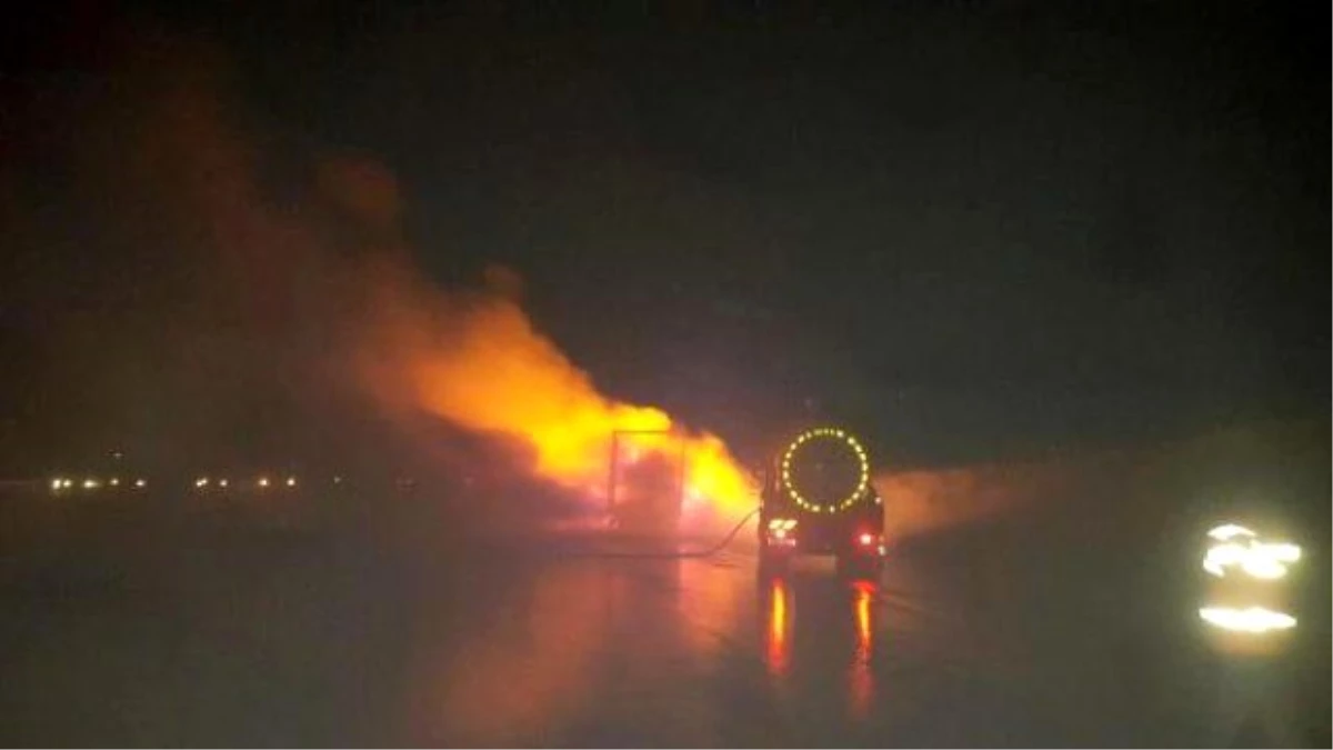 TEM'de Korkunç Anlar! TIR Alev Alev Yandı