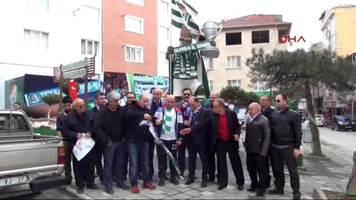 Trabzonspor Başkanı Usta, Timsah Heykeli Önünde