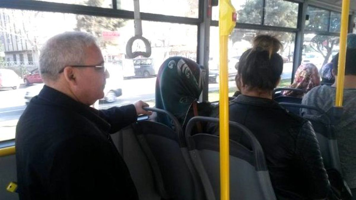 Vali, Tebdili Kıyafetle Halk Otobüsünde