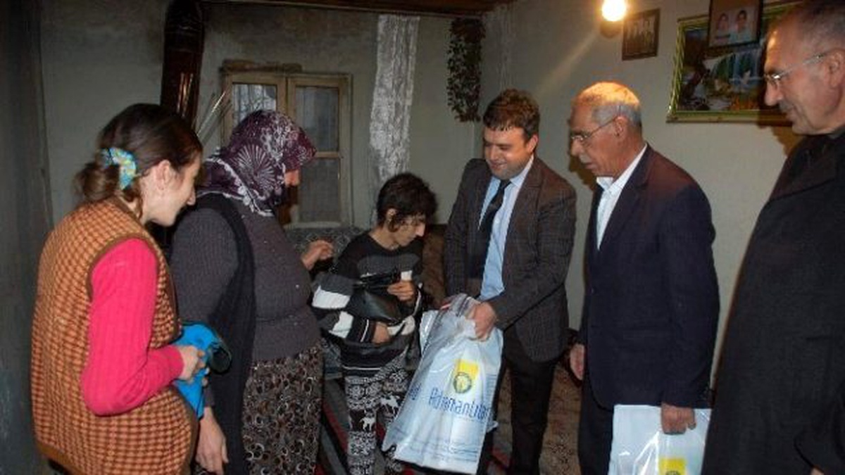 Adıyamanlılar Vakfından Fakir Ailelere Yardım