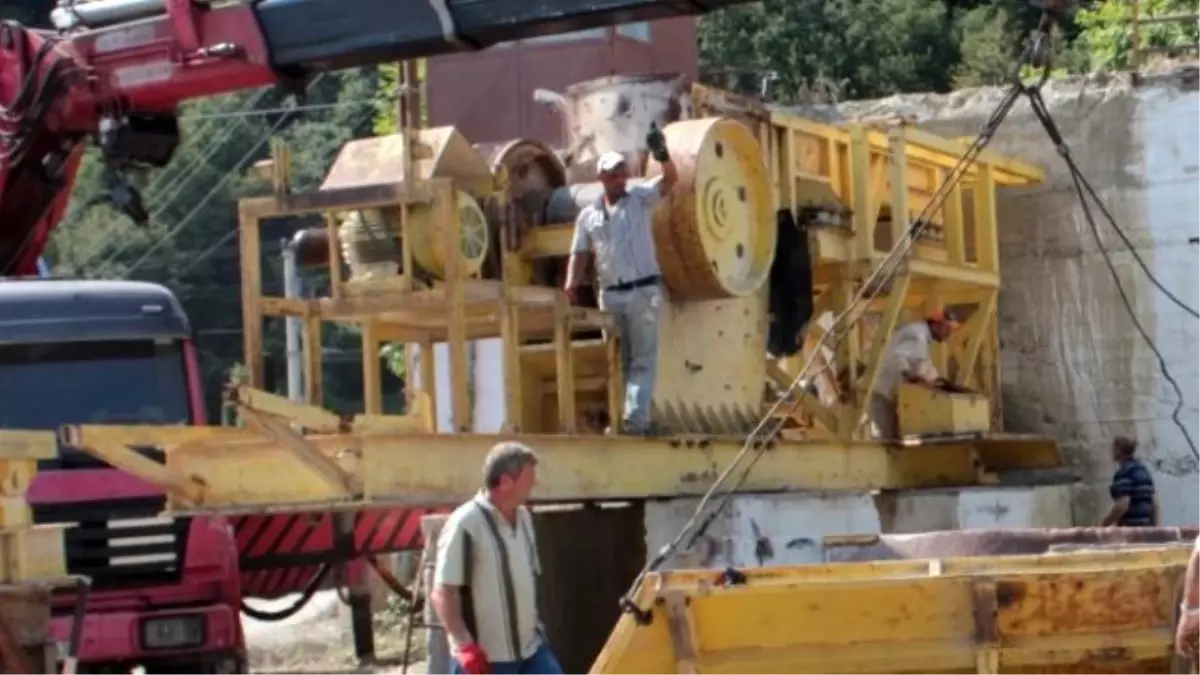 Alaçam'a Taş Kırma Makinesi