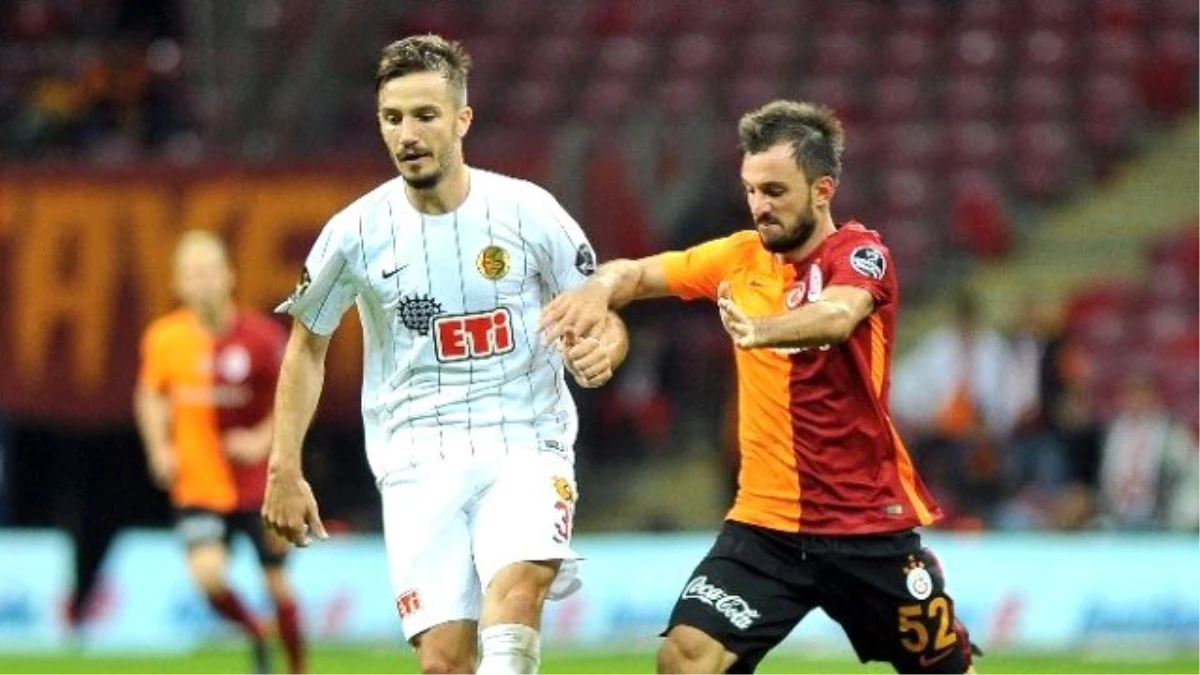 Antalyaspor, Emre Çolak\'ı İkna Etmeye Çalışıyor