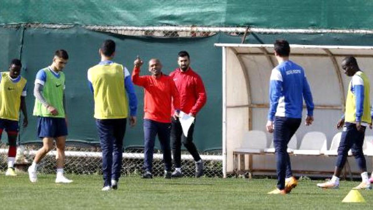 Antalyaspor\'un Golcüsü Eto\'o Antrenmana Katılmadı