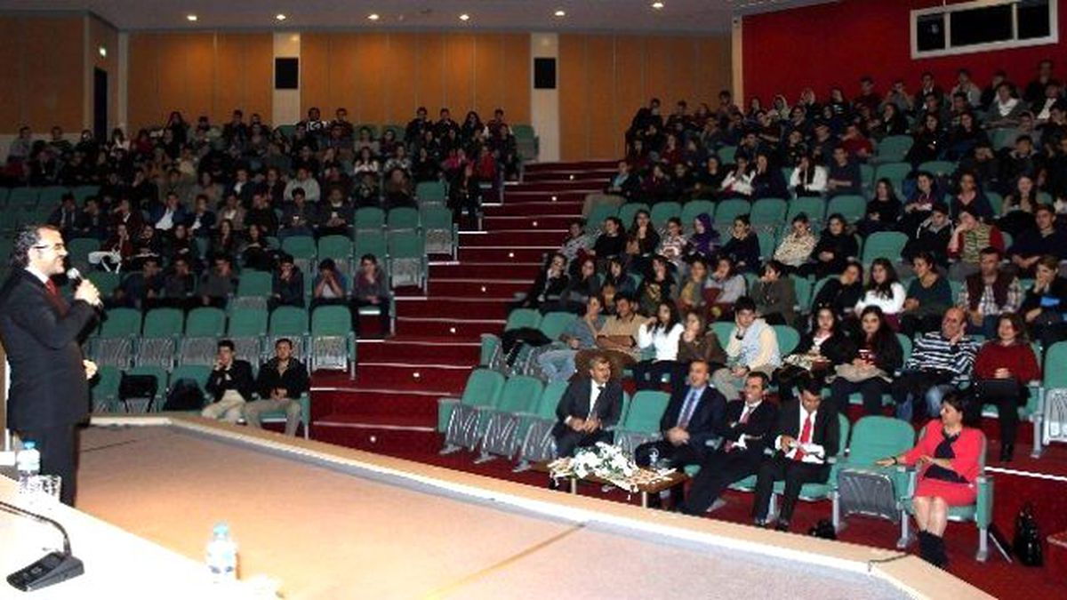 Aydın\'da Öğrenci ve Velilere Kişisel Gelişim Anlatıldı