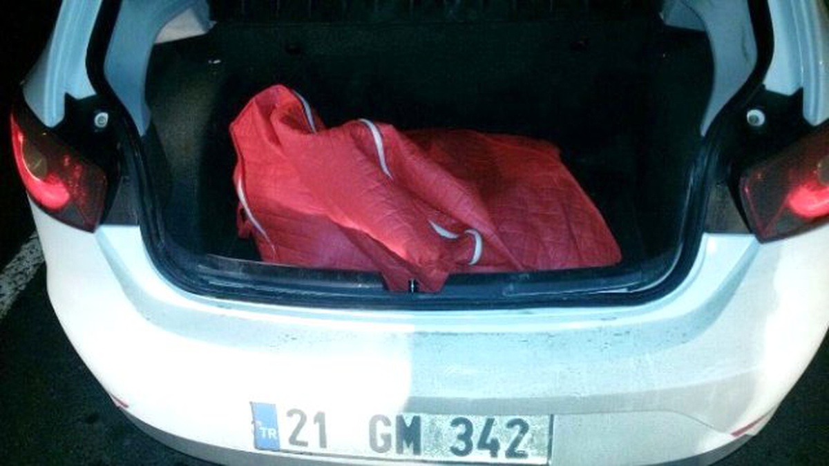 Bagajdaki Esrarı Polisten Saklayamadı