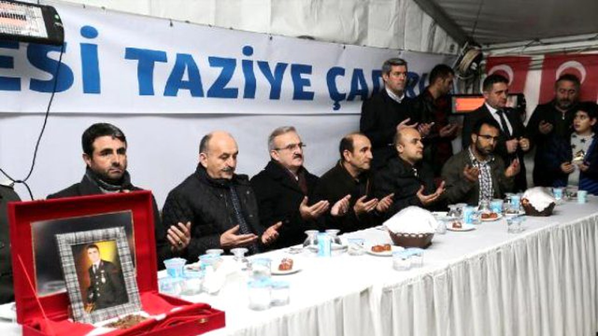 Bakan Müezzinoğlu\'ndan Şehit Ailesine ve Yaralı Polise Ziyaret
