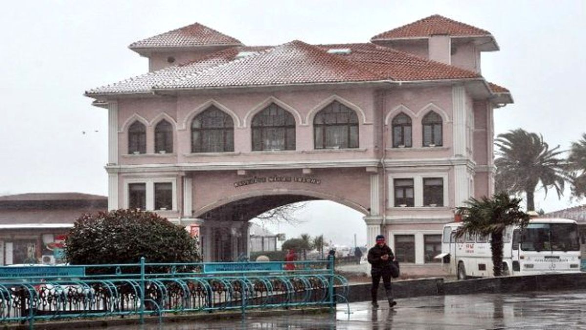 Bandırma\'da Beklenen Kar Yağışı Başladı