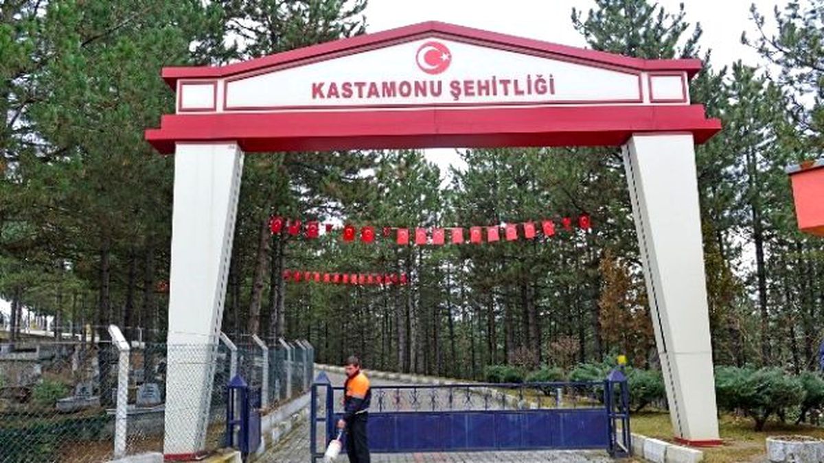 Belediyeden Şehit Mezarlarına Özel İlgi