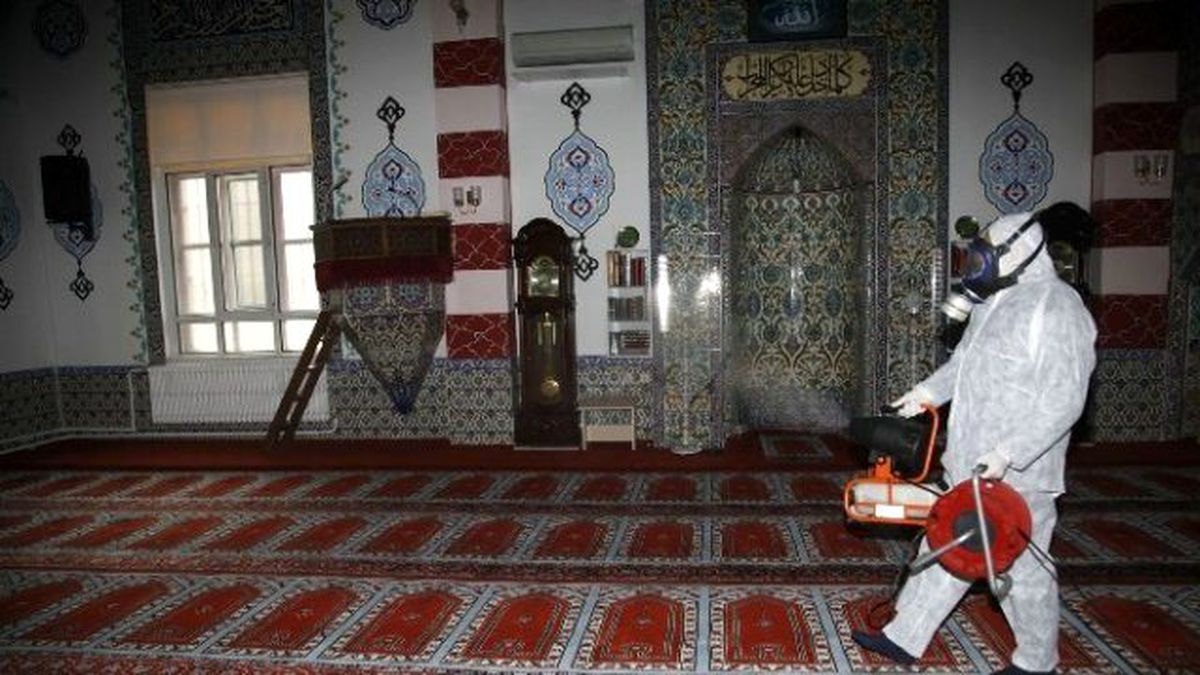 Camilerde Dezenfekte ve İlaçlama Çalışmaları