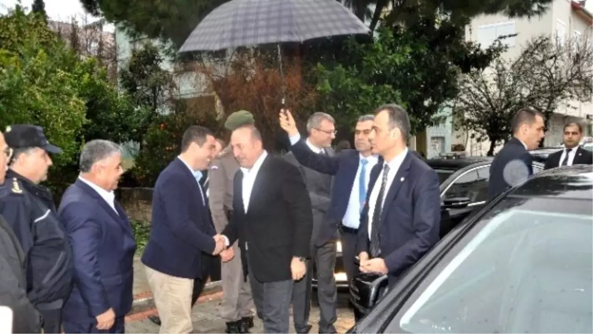 Çavuşoğlu Antalya\'da Muhtarlarla Bir Araya Geldi