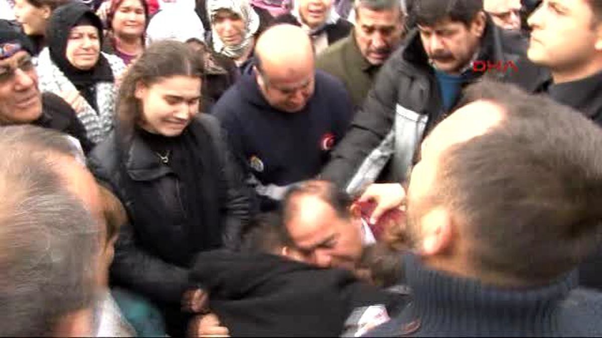 Ceyhan Sur Şehidi Uzman Çavuş Uğur Şahin, Ceyhan\'da Toprağa Verildi