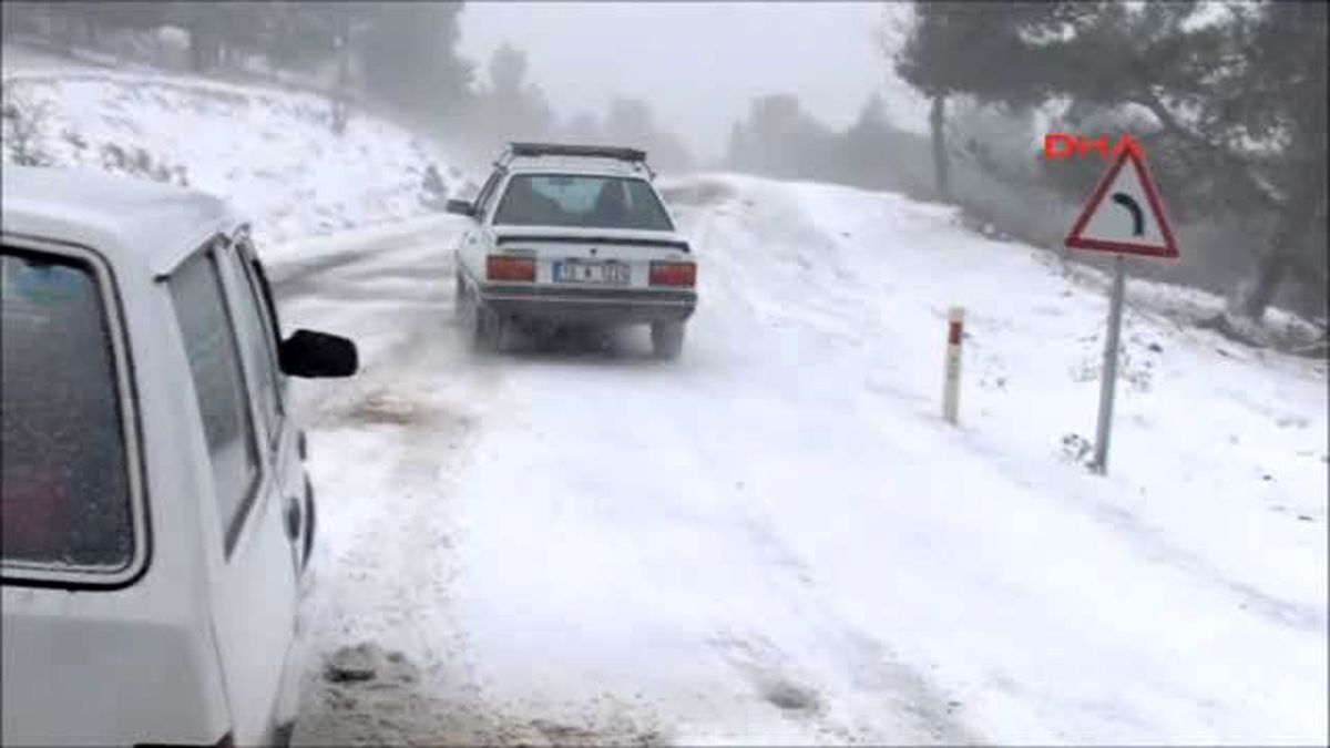 Edremit Kar Yağışı Edremit ve Havran\'da Ulaşımı Zorlaştırdı