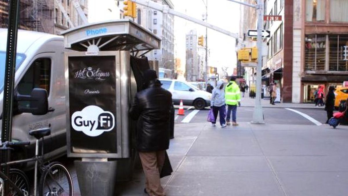 Erkeklerin Cinsel İhtiyacını Gidermesi İçin Sokaklara Kabin Koyuldu