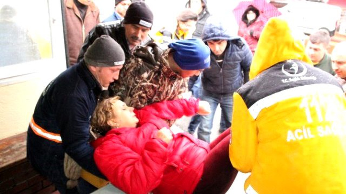 Eşiyle Tartışan Kadın Sokak Ortasında Bayıldı
