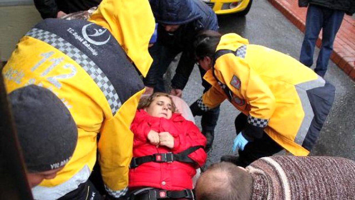 Eşiyle Tartışırken Sinir Krizi Geçiren Kadın Hastaneye Kaldırıldı