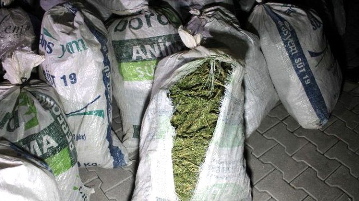 Evinden Çıkan 264 Kilo Esrarı Yolda Bulmuş