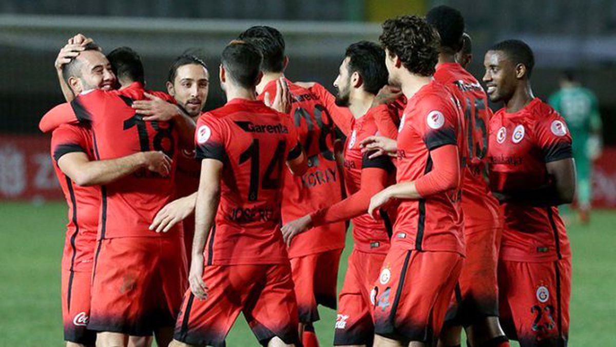 Galatasaray\'da 4 İsme Son Şans