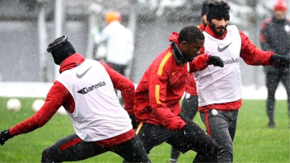 Galatasaray\'da Hamit Takımla Antrenmana Çıktı