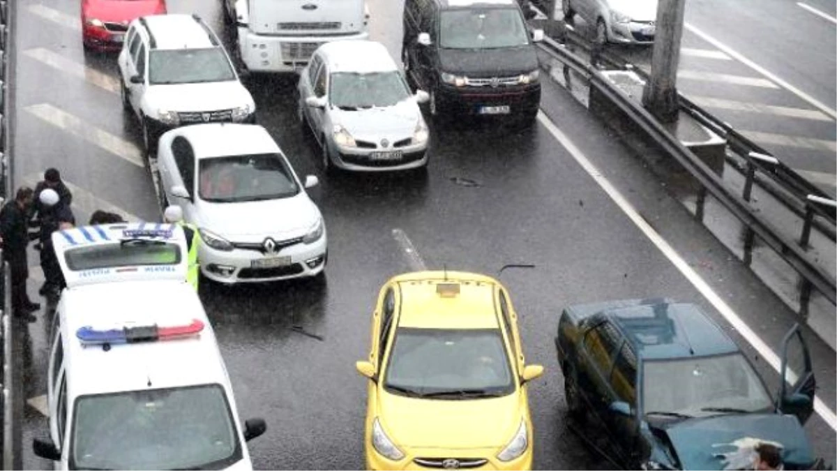 Haliç Köprüsü Çıkışındaki Kaza Trafiği Felç Etti