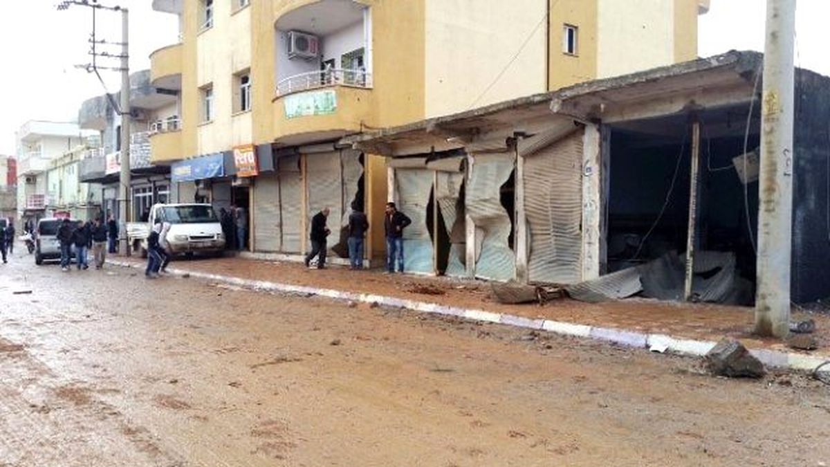 İdil\'deki Patlamada Ev ve İş Yerleri de Zarar Gördü