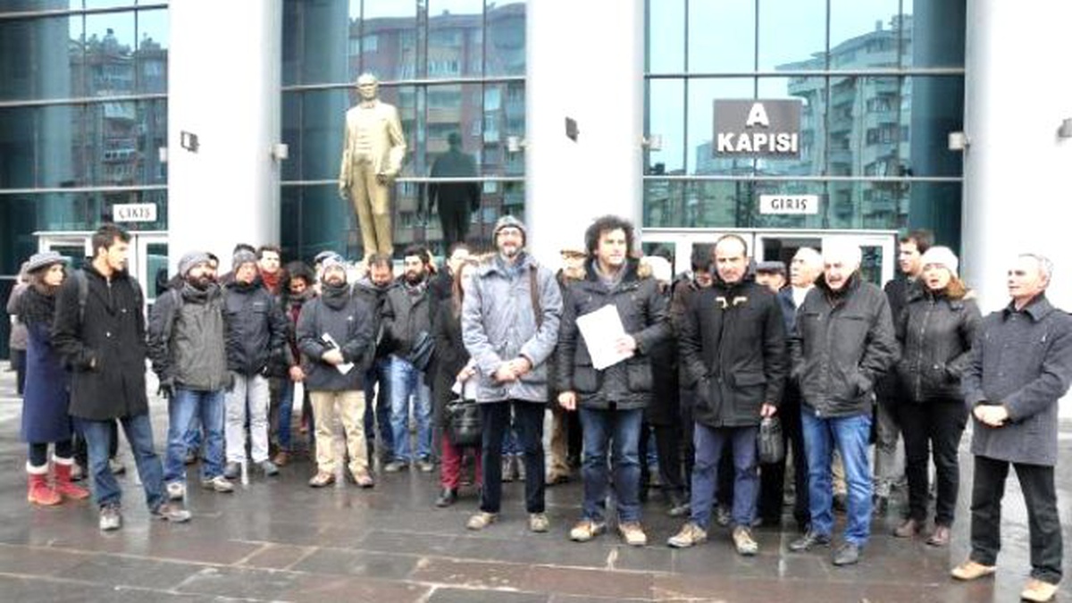İmzası Akademisyenler Adliye Önünde Basın Açıklaması Yaptı