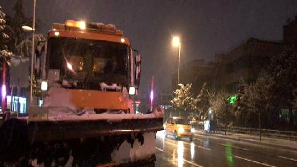 - İstanbul\'da Karla Mücadele Çalışmaları Sürüyor
