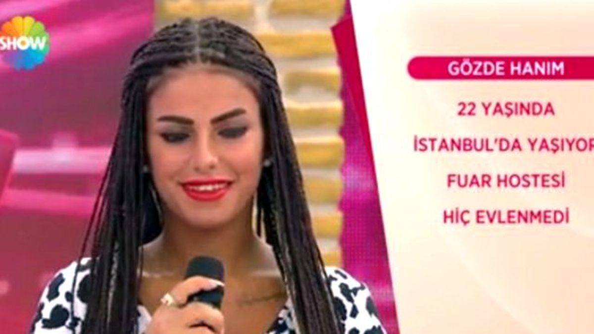 İzdivaç Programıyla Tanınan Gözde Bozkurt'un Çıplak Pozları Çıktı