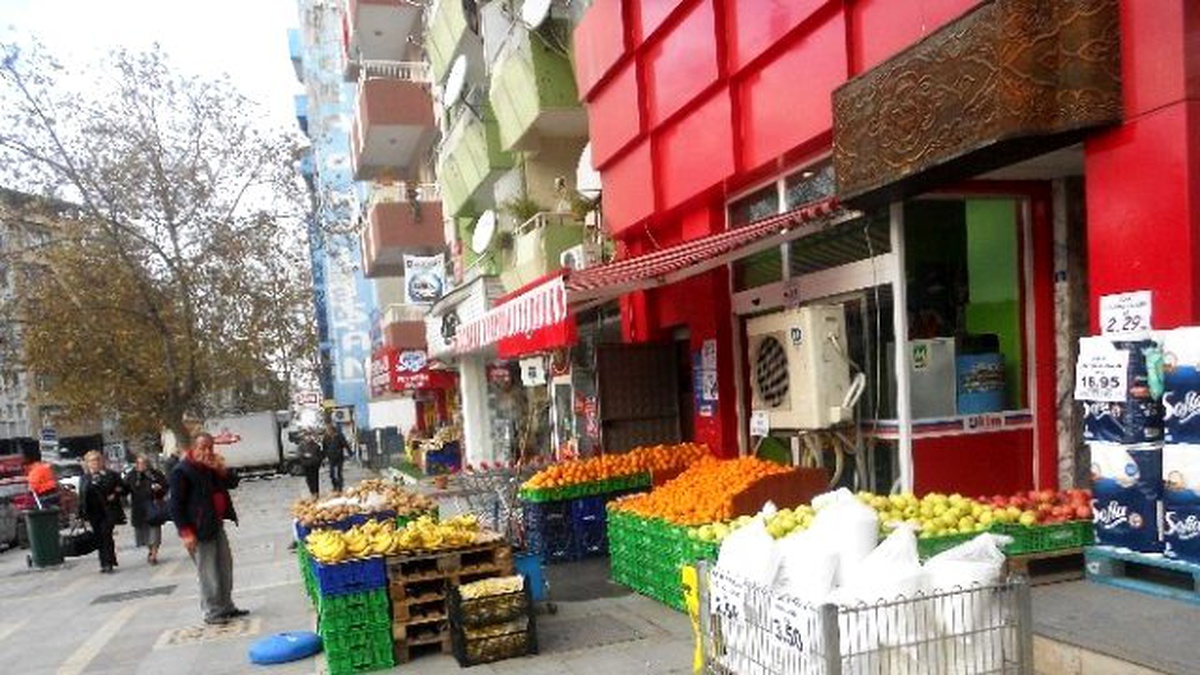 Kaldırımları İşgal Eden Esnaflara 20 Bin TL Ceza