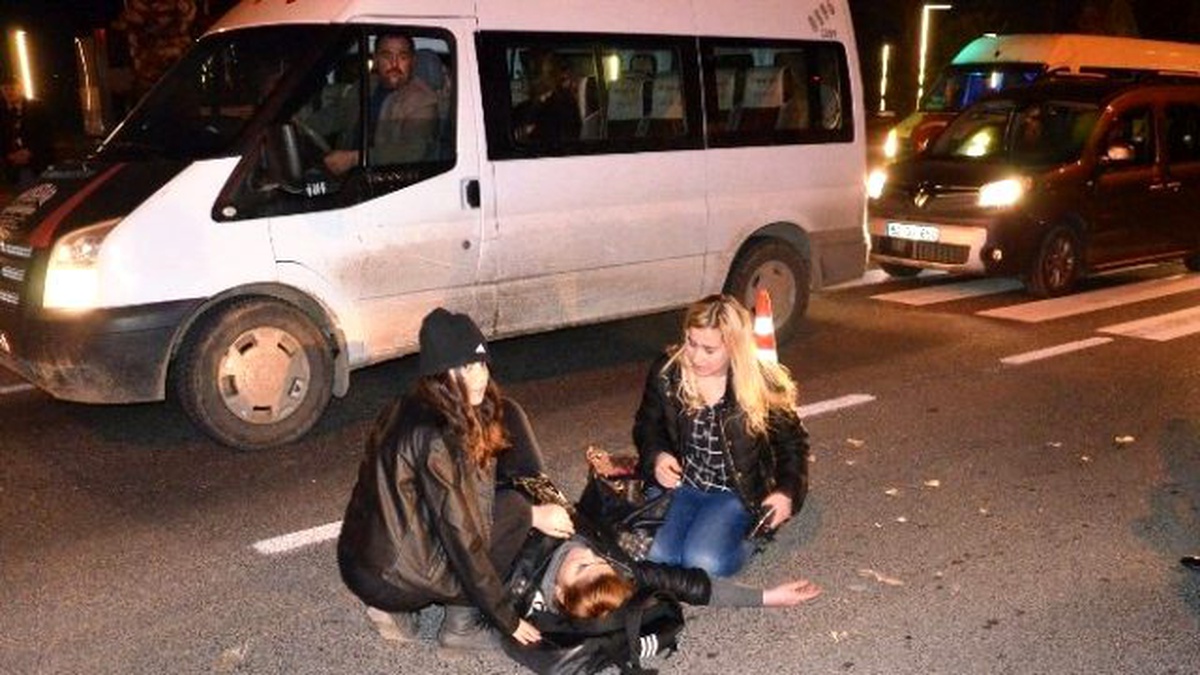 Kamyonet Yayaya Çarptı: 1 Yaralı