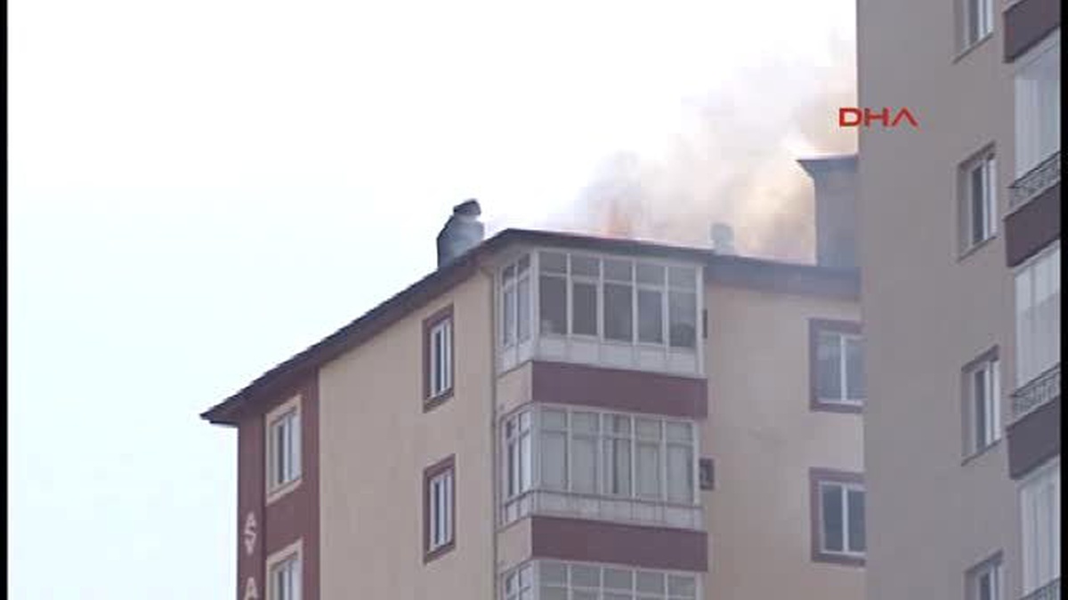 Kayseri - Lodosun Vurduğu Çatı Onarılırken Yangın Çıktı
