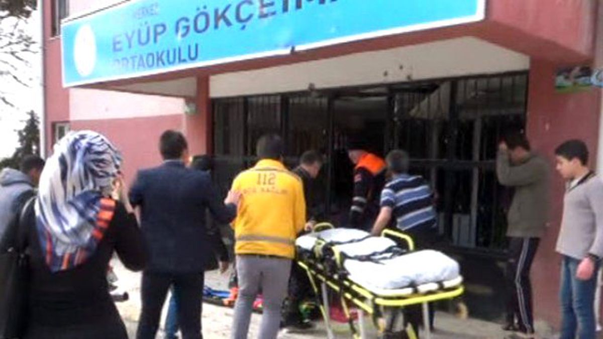 Kilis\'te Okula Roket Mermisi İsabet Etti: 1 Kişi Öldü, 1 Öğrenci Ağır Yaralı
