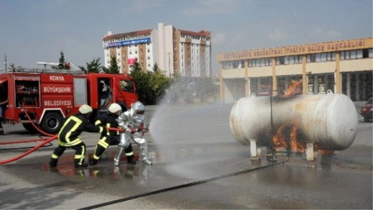 Konya\'da İtfaiye 2015\'te 8 Bin 296 Yangına Müdahale Etti