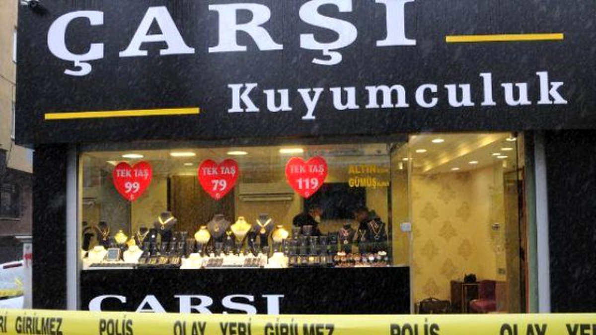 Kuyumcuya Terlikle Geldi, Soyamayınca Bıçakladı