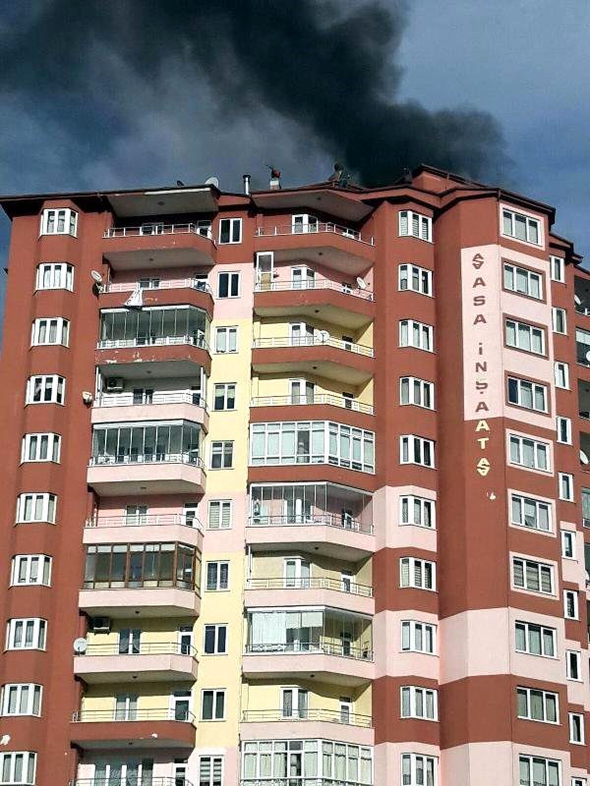 Lodosun Vurduğu Çatı Onarılırken Yangın Çıktı