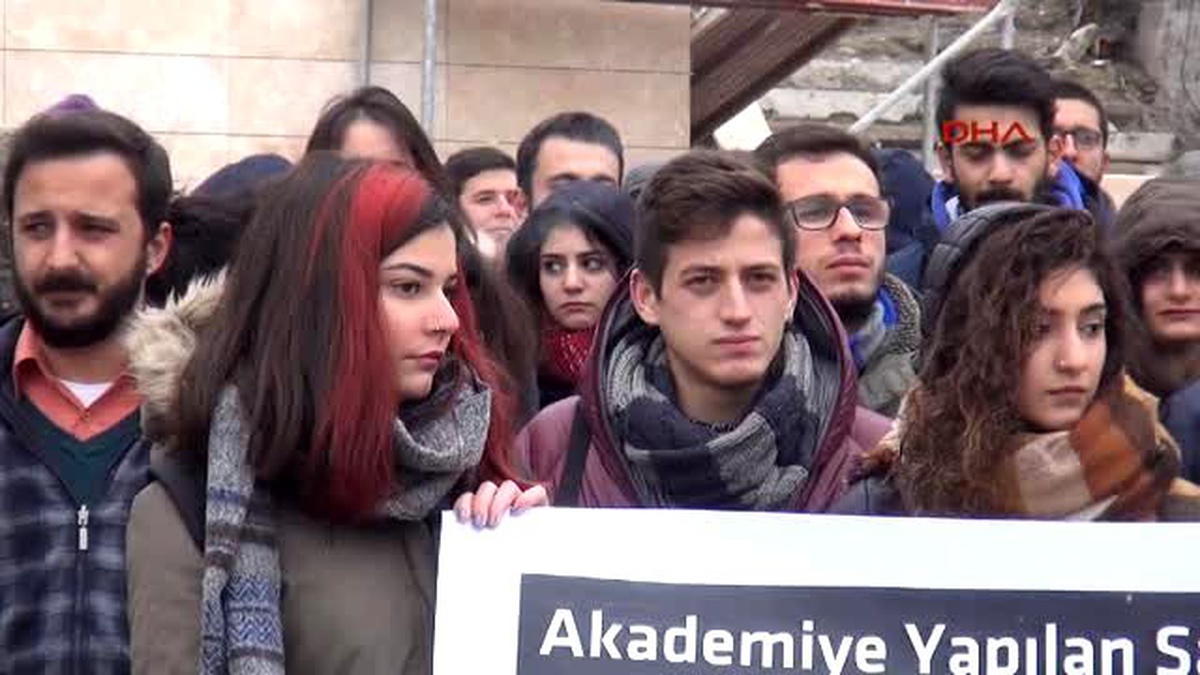 Öğrencilerden Akademisyenlere Destek