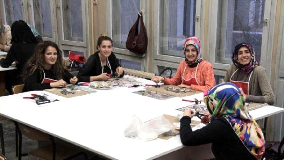 Ojeli Eller Mozaik Sanatı ile Birleşti