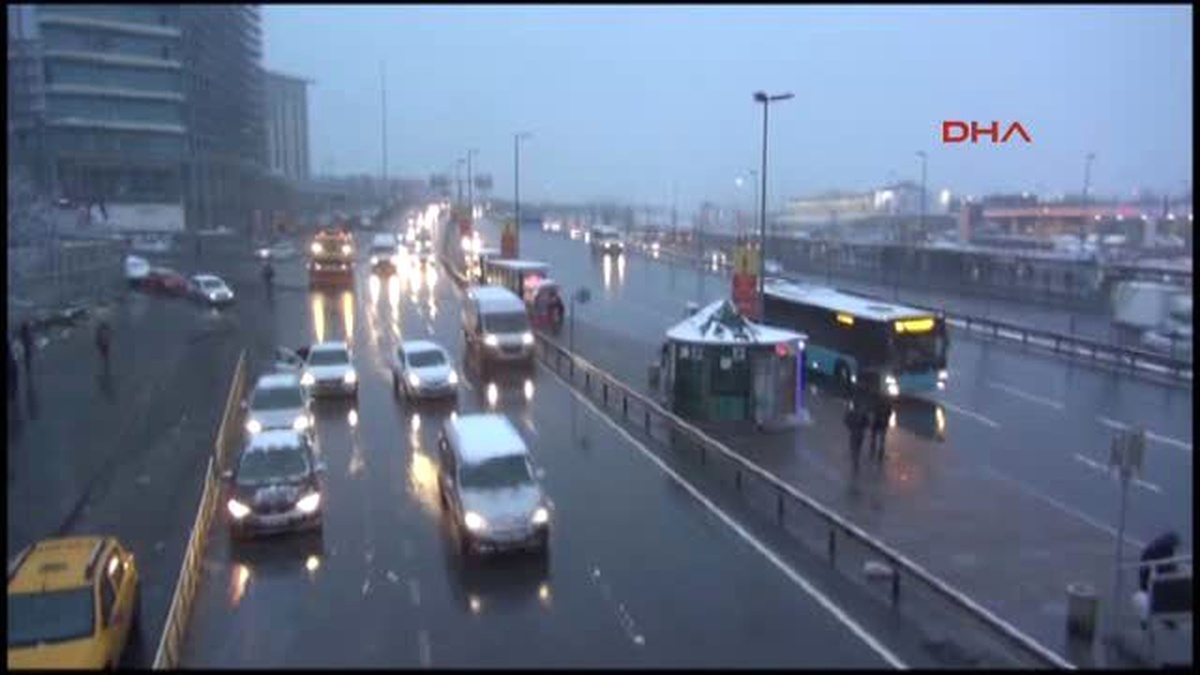 Özel Araçlar ve Servisler Yola Çıkmayınca İstanbul Trafiği Rahatladı