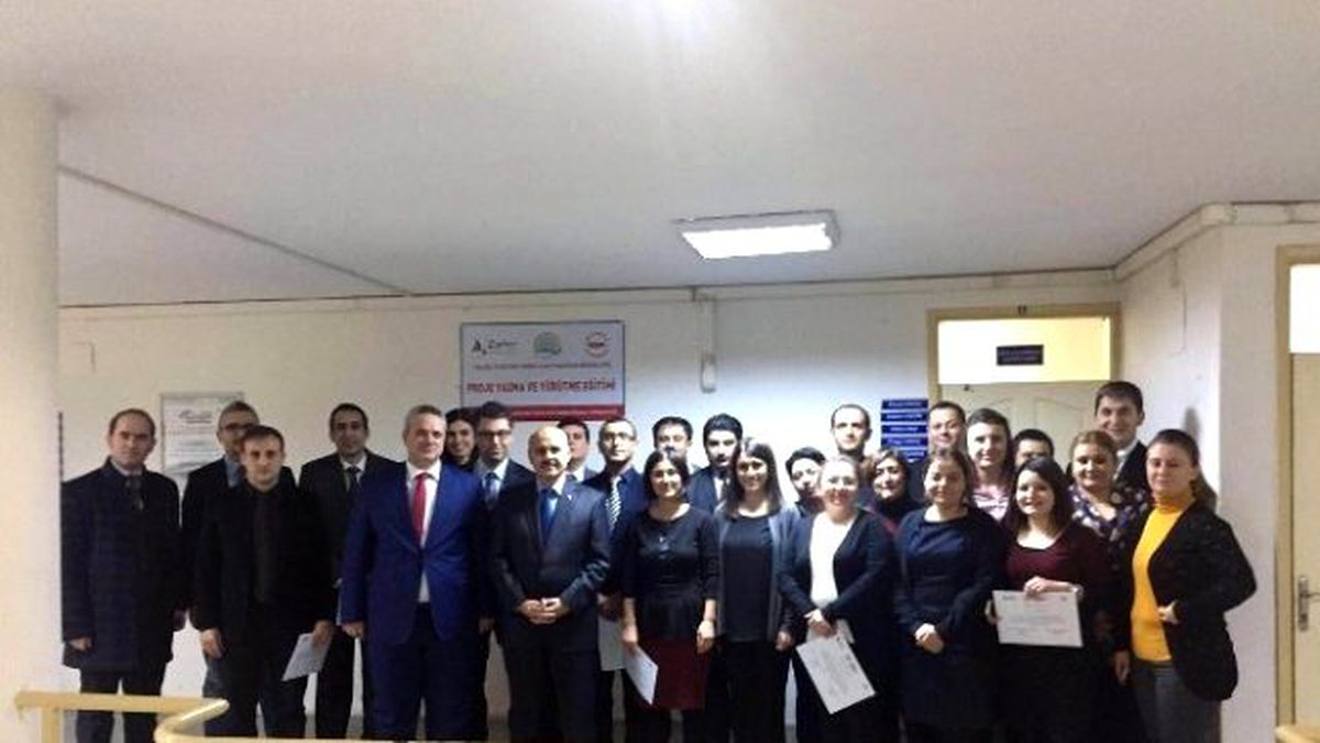 Salihli\'de Proje Yazma Eğitiminde 24 Kişi Sertifika Aldı